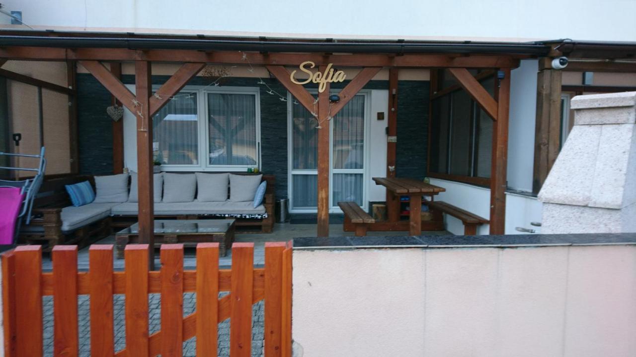 Apartman Sofia Veľký Slavkov Exterior foto